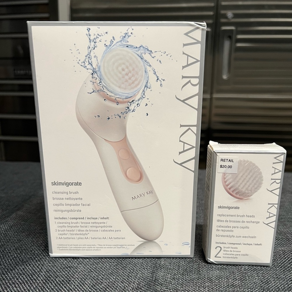 NIB Mary Kay Skinvigorate cleaning brush & replacement bead brush bundle.